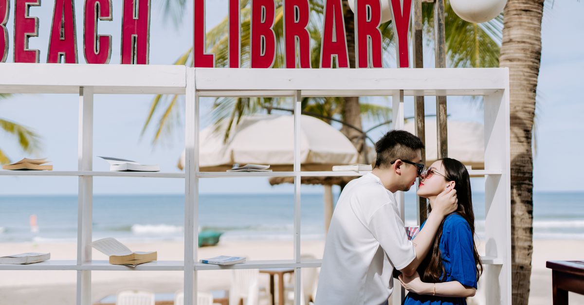 Bài mẫu VSTEP Speaking Part 1, 2 & 3 — Books, Travel, Tổ chức tiệc & Học ngoại ngữ (kèm bản dịch)